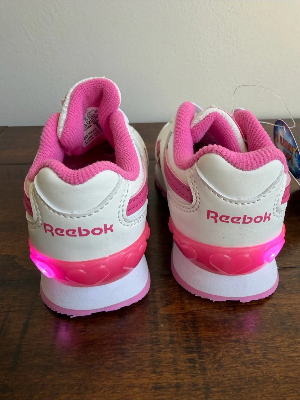 Reebok Classic Light Up Sneakers White Pink Toddler Girls Size 6 New NWOB